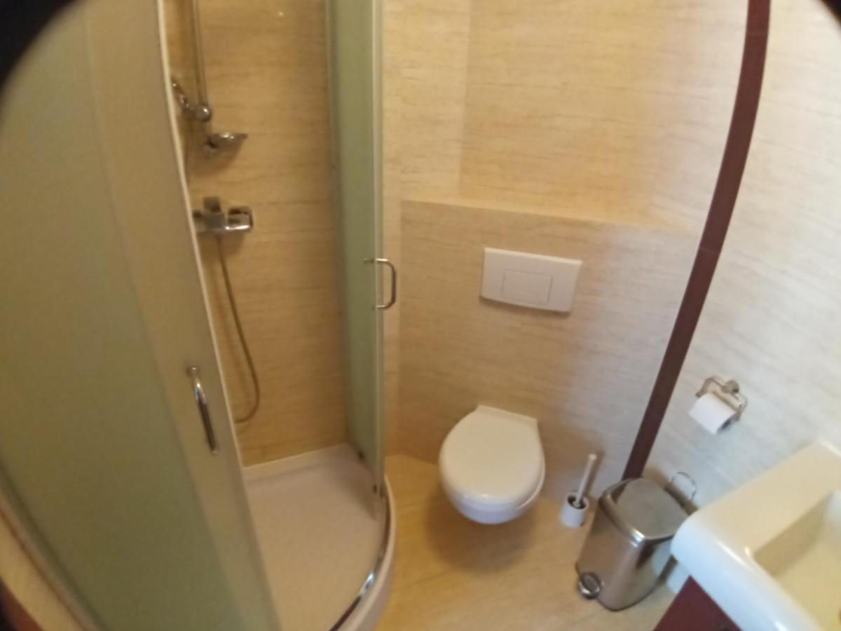 Azzurro Hotel Lukecin Luaran gambar
